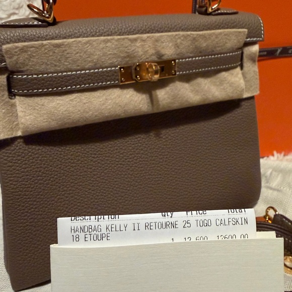 BRAND NEW. FULL SET. KELLY 25 ETOUPE TOGO WITH GOLD HARDWARE - Picture 14 of 16